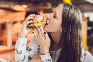 अगर आप रोज जंक फूड खाएंगे तो क्या होगा? शरीर पर किस तरह करेगा असर, जानकर उड़ जाएंगे होश