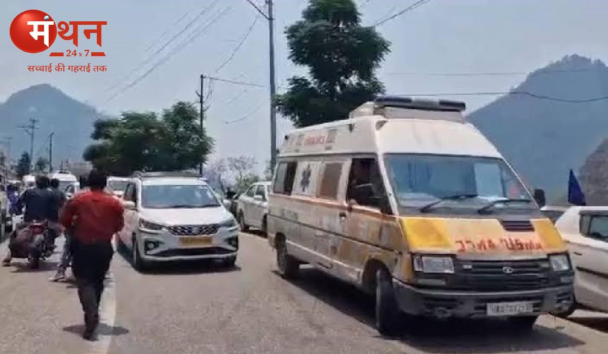 बद्रीनाथ हाईवे पर दर्दनाक हादसा, ट्रेवलर गाड़ी गिरी अलकनंदा नदी में, नोएडा के 12 श्रृद्धालुओं की मौत।