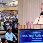 मुख्यमंत्री योगी आदित्यनाथ ने 1056 करोड़ किए जारी, मेधावी छात्र छात्राओं को 1-1 लाख रुपये, टैबलेट और गोल्ड मेडल बांटे।