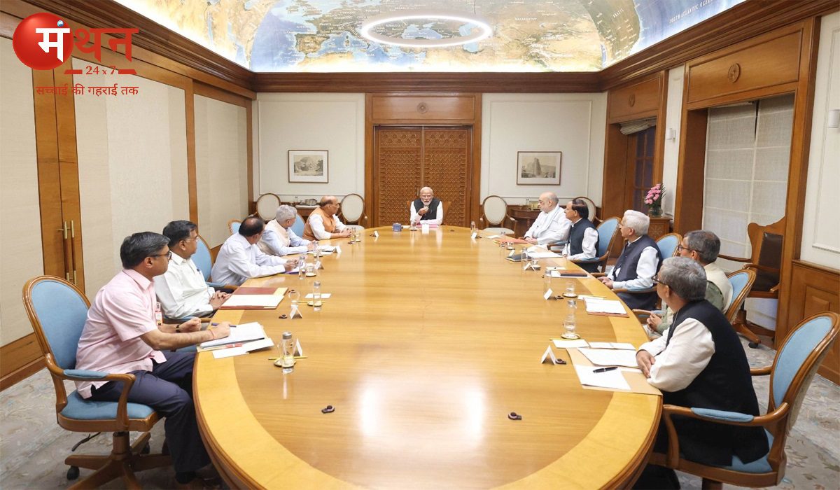 प्रधानमंत्री आवास पर नरेंद्र मोदी की अध्यक्षता में 2:30 घंटे चली सीसीएस की बैठक, पाकिस्तान को चौतरफा घेरने की तैयारी।