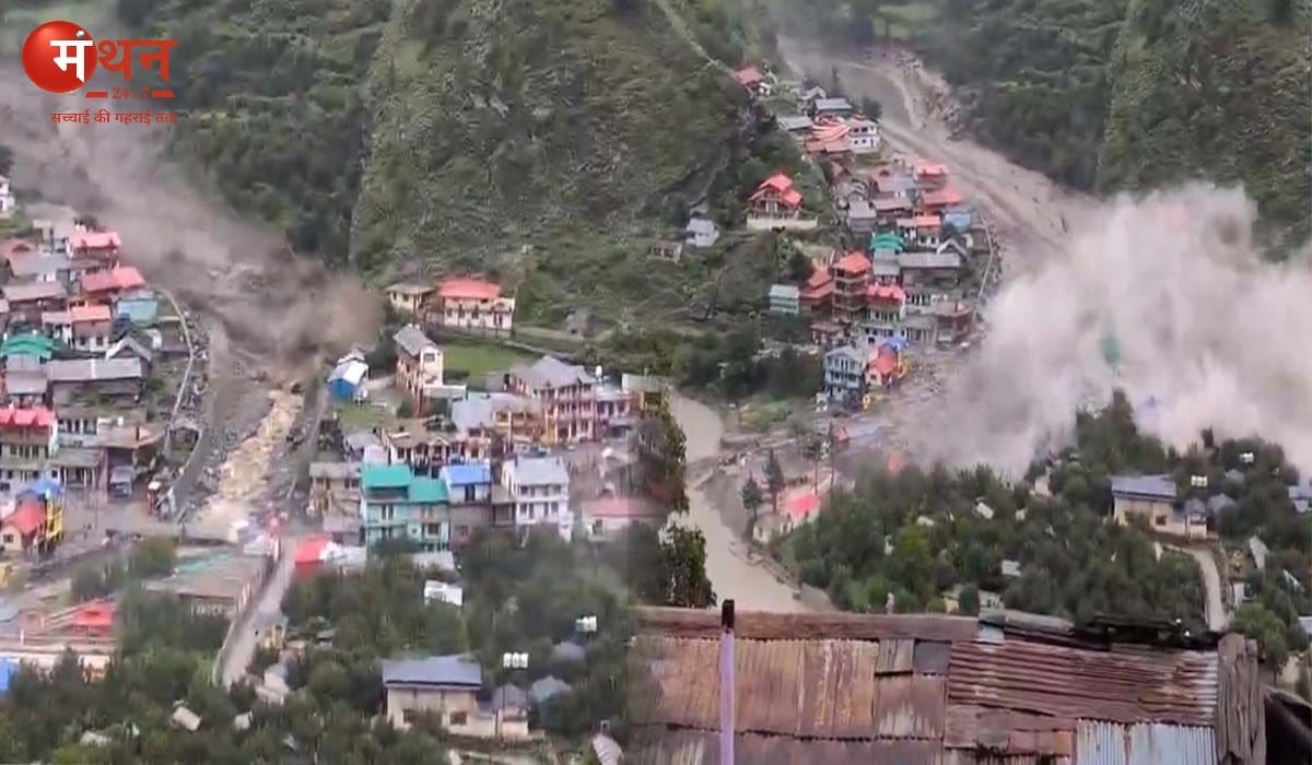 उत्तरकाशी के धराली गांव में फटा बादल, पहाड़ों से सैलाब के साथ बहकर आये मलबे ने तबाह की कई इमारतें, 100 से अधिक लोगों के प्रभावित होने की आशंका।