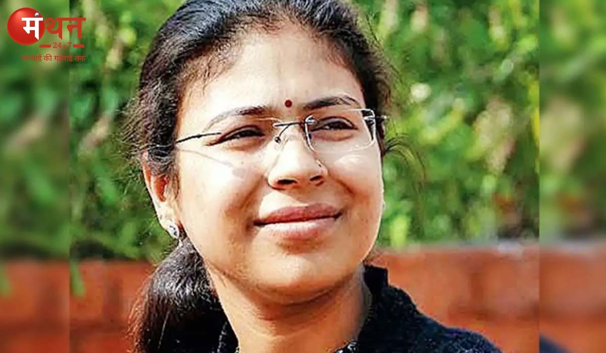 प्रसिद्ध IAS अधिकारी दुर्गा शक्ति नागपाल पर ₹1.63 करोड़ का जुर्माना, कृषि संस्थान ने लगाया अनधिकृत आवास का आरोप
