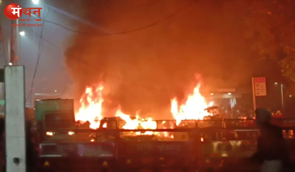 लालकिला के पास जोरदार धमाका, इलाके में मचा हड़कंप; पुलिस जांच में जुटी