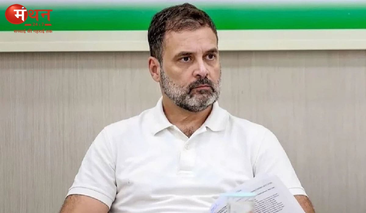 बेगूसराय में रैली करने पहुंचे राहुल गांधी का अनोखा अंदाज, तालाब में कूदकर पकड़ी मछली