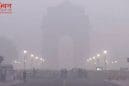 दिल्ली-NCR में सर्दी, स्मॉग और कोहरे का कहर: गिरा तापमान, AQI 370 तक पहुंचा