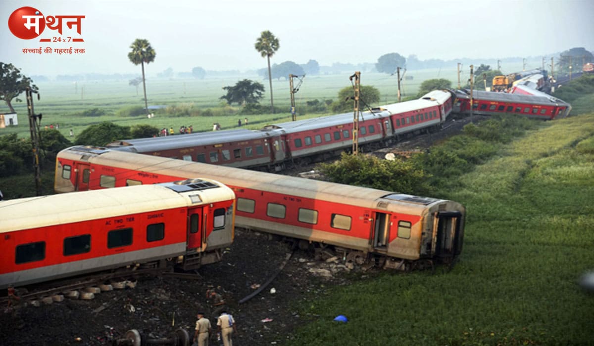 बड़ा रेल हादसा: असम में हाथियों के झुंड से टकराई राजधानी एक्सप्रेस, 5 कोच पटरी से उतरे