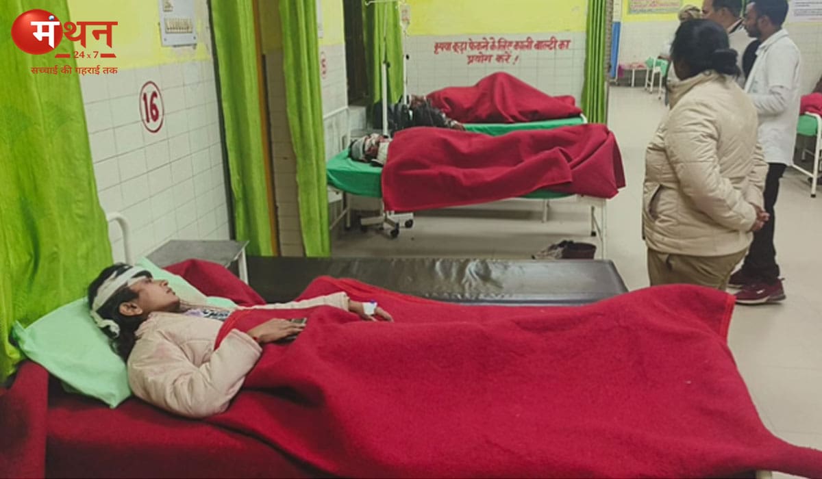 अयोध्या जा रहे श्रद्धालुओं की बोलेरो ट्रैक्टर-ट्रॉली से भिड़ी, 3 की मौत, 11 घायल; CM योगी ने लिया संज्ञान