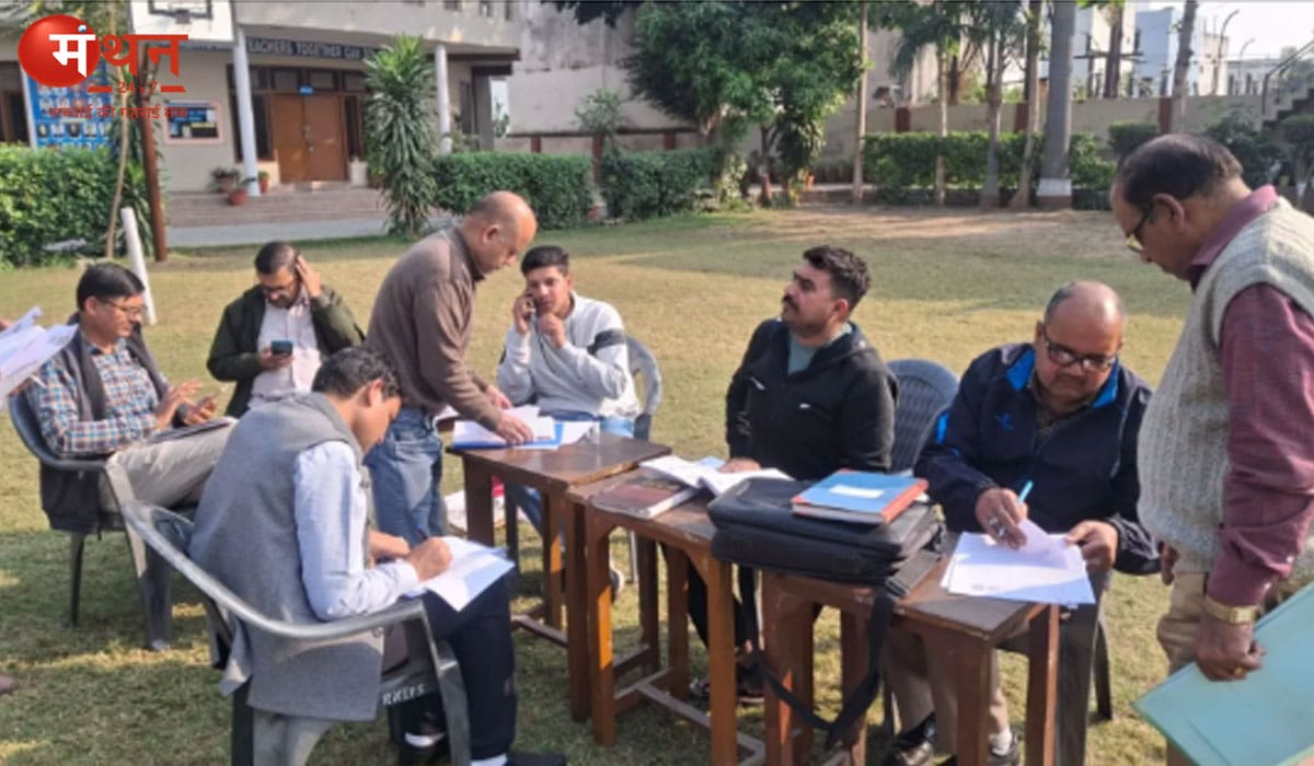 बलिया में बड़ा एक्शन: SIR टारगेट पूरा न करने पर 28 BLO के खिलाफ एफ आई आर दर्ज