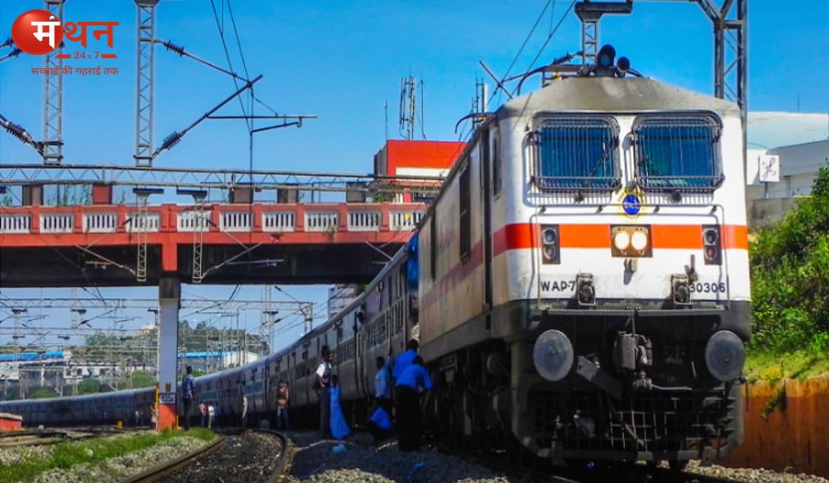 दिल्ली रूट पर बड़ा रेल अलर्ट: गर्डरिंग कार्य के चलते 13–14 दिसंबर को 34 ट्रेनें रद्द, यूपी-बिहार-हरियाणा के यात्रियों को झटका