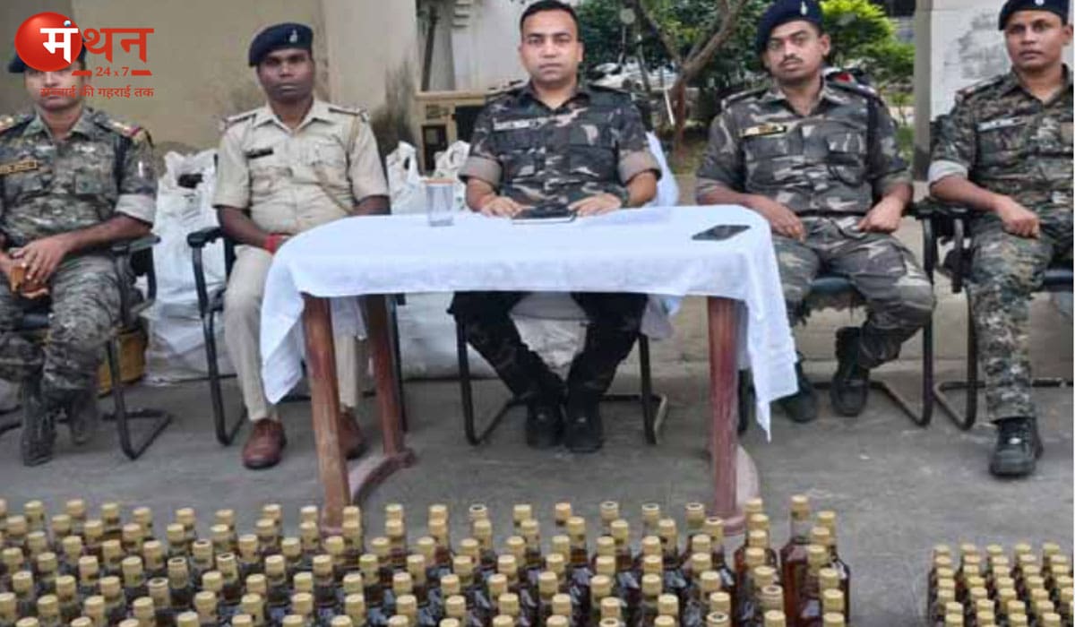 भूसे से भरे ट्रक में छिपी थी 50 लाख की शराब, पुलिस देखते ही फरार हुआ चालक