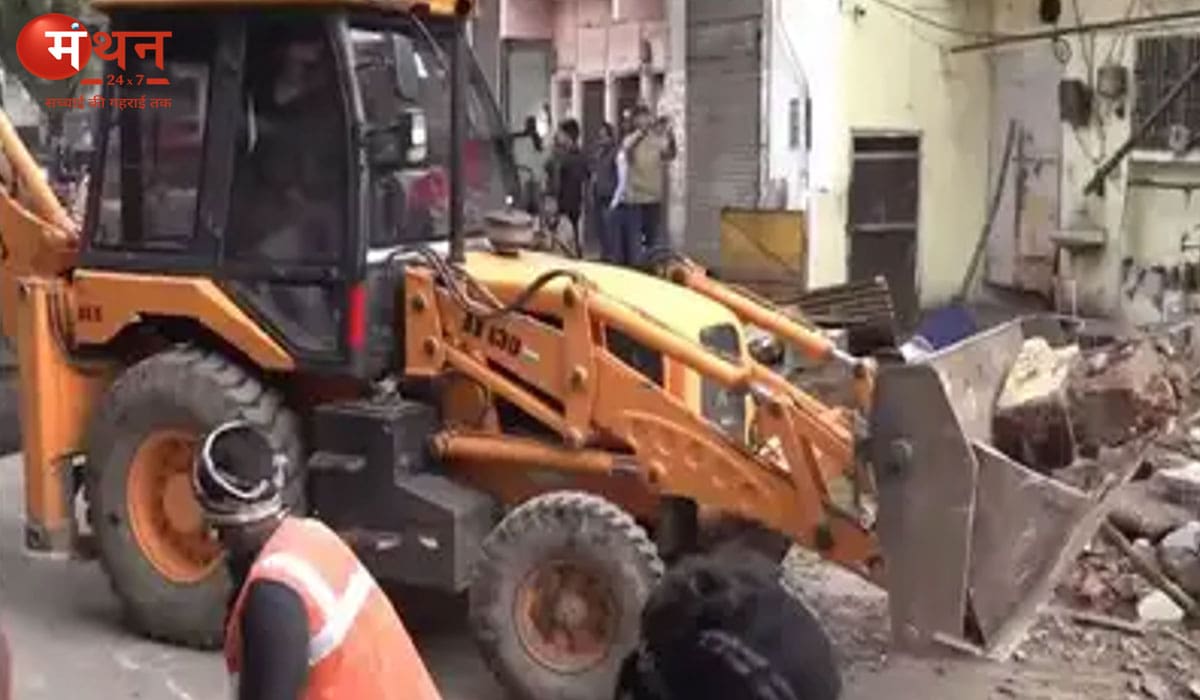 चौमूं हिंसा के बाद प्रशासन सख्त, अवैध अतिक्रमणों पर चला बुलडोज़र