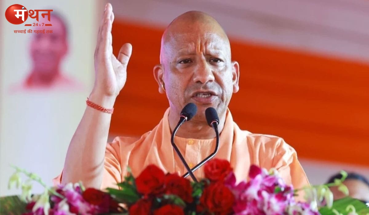 CM योगी का बड़ा फैसला: यूपी के 12 लाख शिक्षकों को मिलेगा कैशलेस इलाज, कैबिनेट ने दी मंजूरी