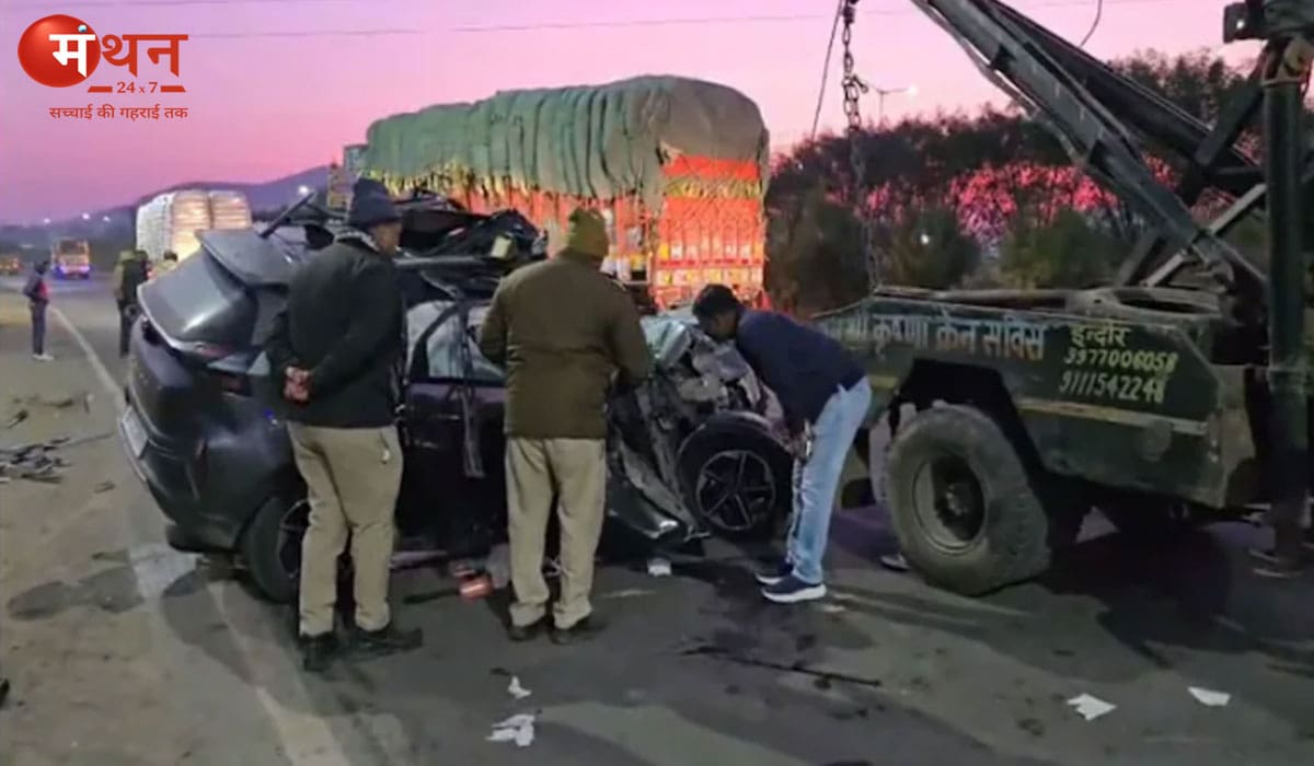 इंदौर सड़क हादसा: तेज रफ्तार कार ट्रक से टकराई, पूर्व गृहमंत्री की बेटी सहित तीन की मौत