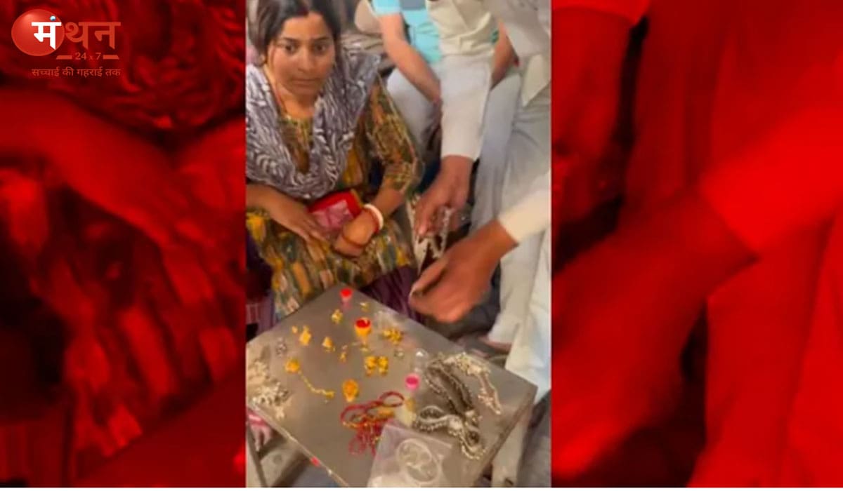 रोहिणी में ईमानदारी की मिसाल: कबाड़ी अशरफ ने कबाड़ में मिले 10 लाख के गहने लौटाए