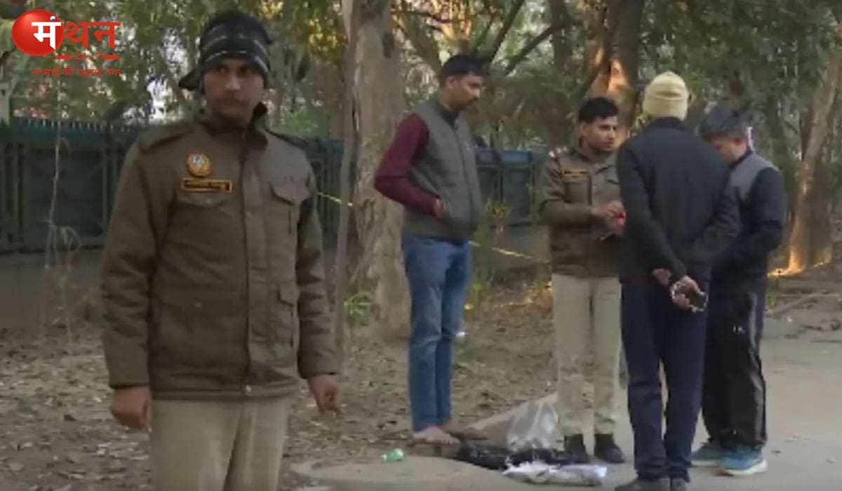आर के पुरम में पुलिस मुठभेड़: दो लूट के आरोपी गिरफ्तार, एक पर लगी गोली