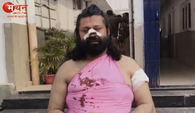 चलती ट्रेन में आशुतोष ब्रह्मचारी पर हमला, बोले – “नाक काटकर गुरु के चरणों में चढ़ाने की बात कह रहा था हमलावर”