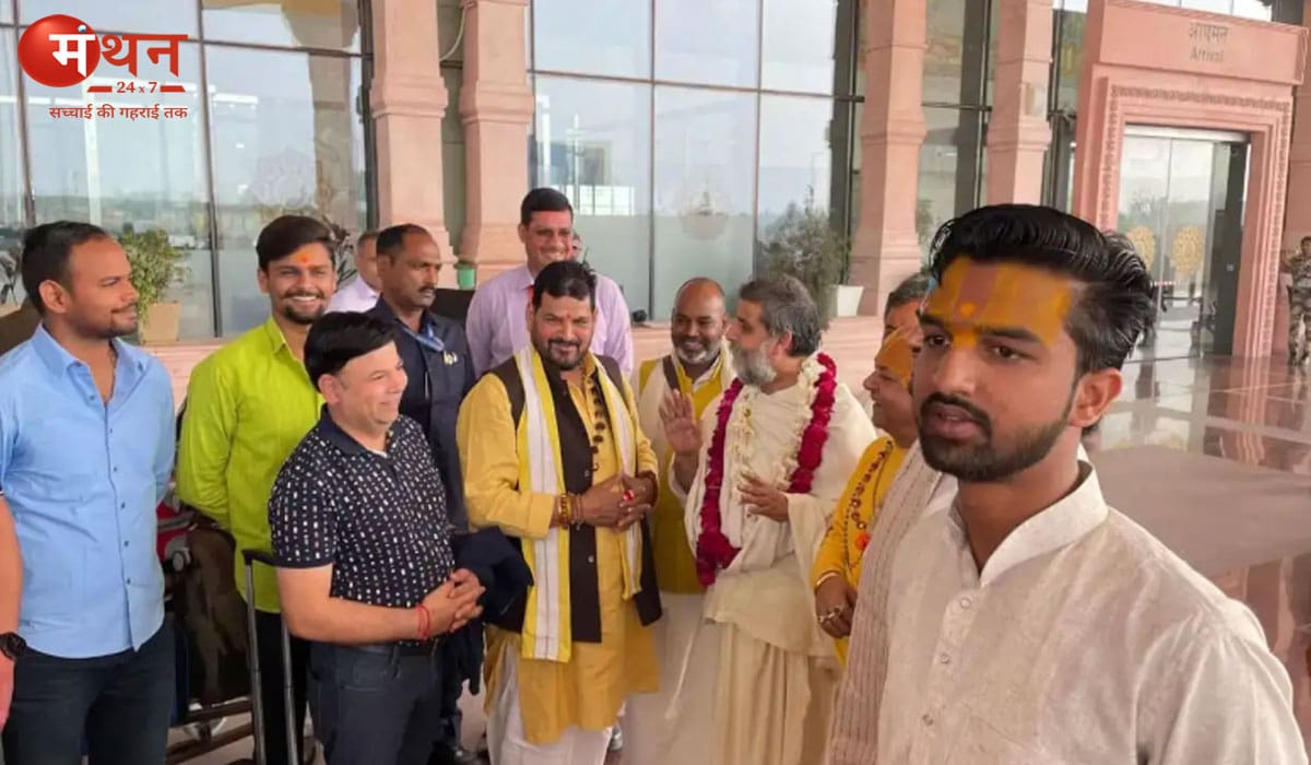 “ठीक बगल में ईरान बरसा रहा था बम…” अबू धाबी से लौटे दशरथ महल के पीठाधीश्वर, सुनाई युद्ध की डरावनी कहानी