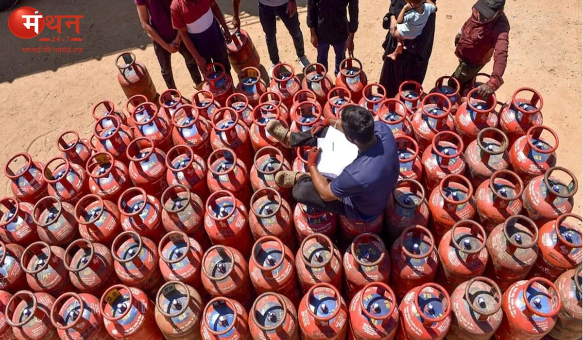 दिल्ली में एलपीजी की कालाबाजारी पर बड़ा एक्शन, मुंडका छापे में 610 गैस सिलेंडर जब्त, एजेंसी मालिक फरार