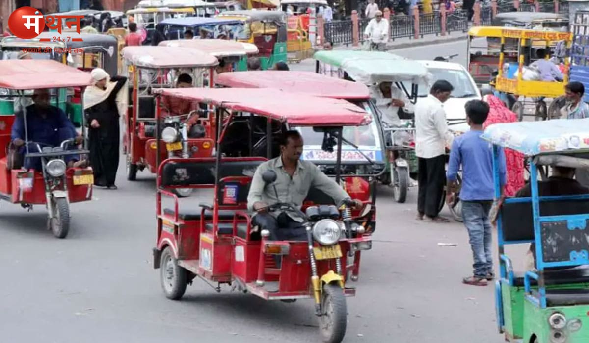 मथुरा में ई-रिक्शा चलाने वाली महिला पर जासूसी का आरोप, हथियार सप्लाई और पाकिस्तानी संपर्क की जांच तेज