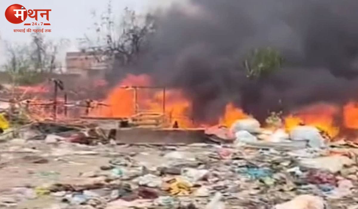 दिल्ली में आग की डरावनी रात: शकूर बस्ती से रोहिणी तक कई जगहों पर आग, सैकड़ों लोग बेघर