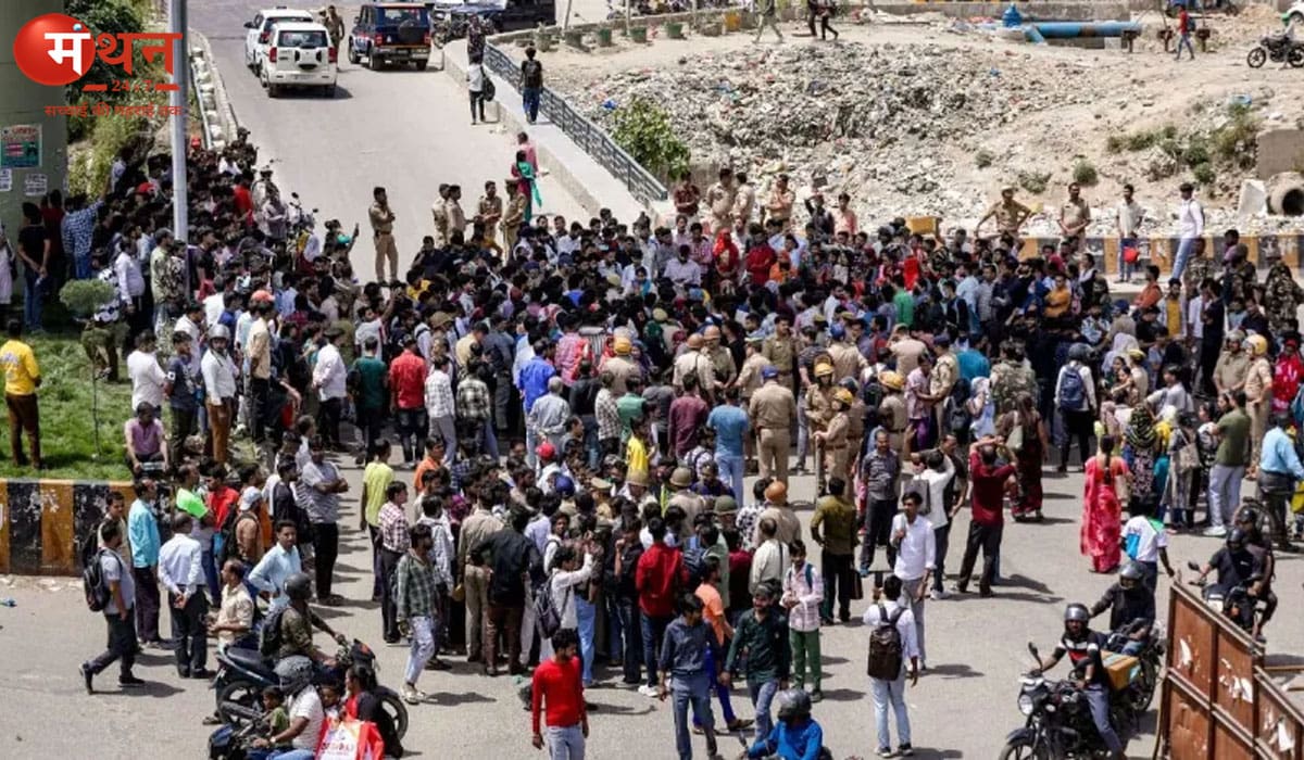 नोएडा में मजदूरों का उग्र प्रदर्शन: सैलरी बढ़ाने की मांग पर हिंसा, कई इलाकों में जाम