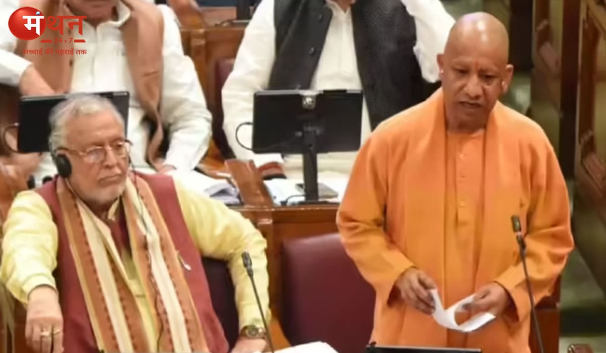 योगी कैबिनेट का बड़ा फैसला: शिक्षामित्रों का मानदेय बढ़ेगा, 40 लाख छात्रों को मिलेंगे टैबलेट