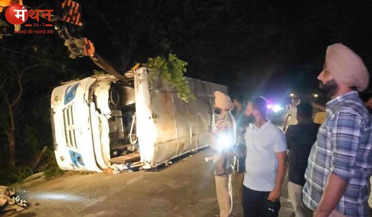 बैसाखी से लौट रही श्रद्धालुओं की बस फतेहगढ़ साहिब में पलटी, 6 की मौत, कई घायल