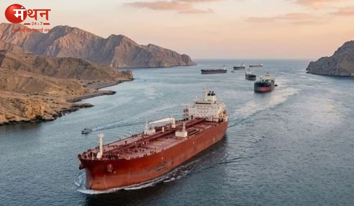 होर्मुज खुला, लेकिन जहाजों में डर बरकरार: ईरान पर Donald Trump की चेतावनी से बढ़ा तनाव