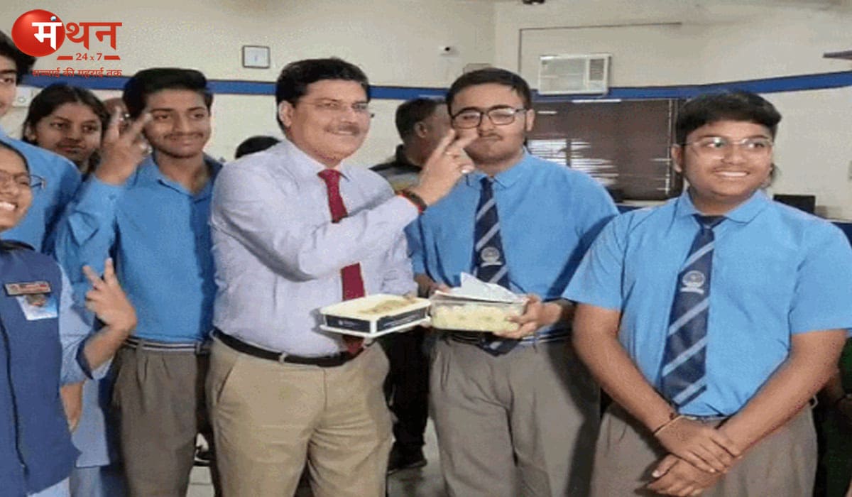 मेरठ के विवान अग्रवाल ने 10वीं में 497 अंक हासिल कर रचा इतिहास, सफलता के पीछे अनुशासन और संतुलन की बड़ी भूमिका