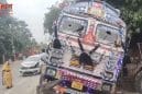 मुंगेर में तेज रफ्तार कार का कहर: सड़क किनारे काम कर रहे तीन लोगों की मौत, गुस्साए ग्रामीणों ने पलटी गाड़ी