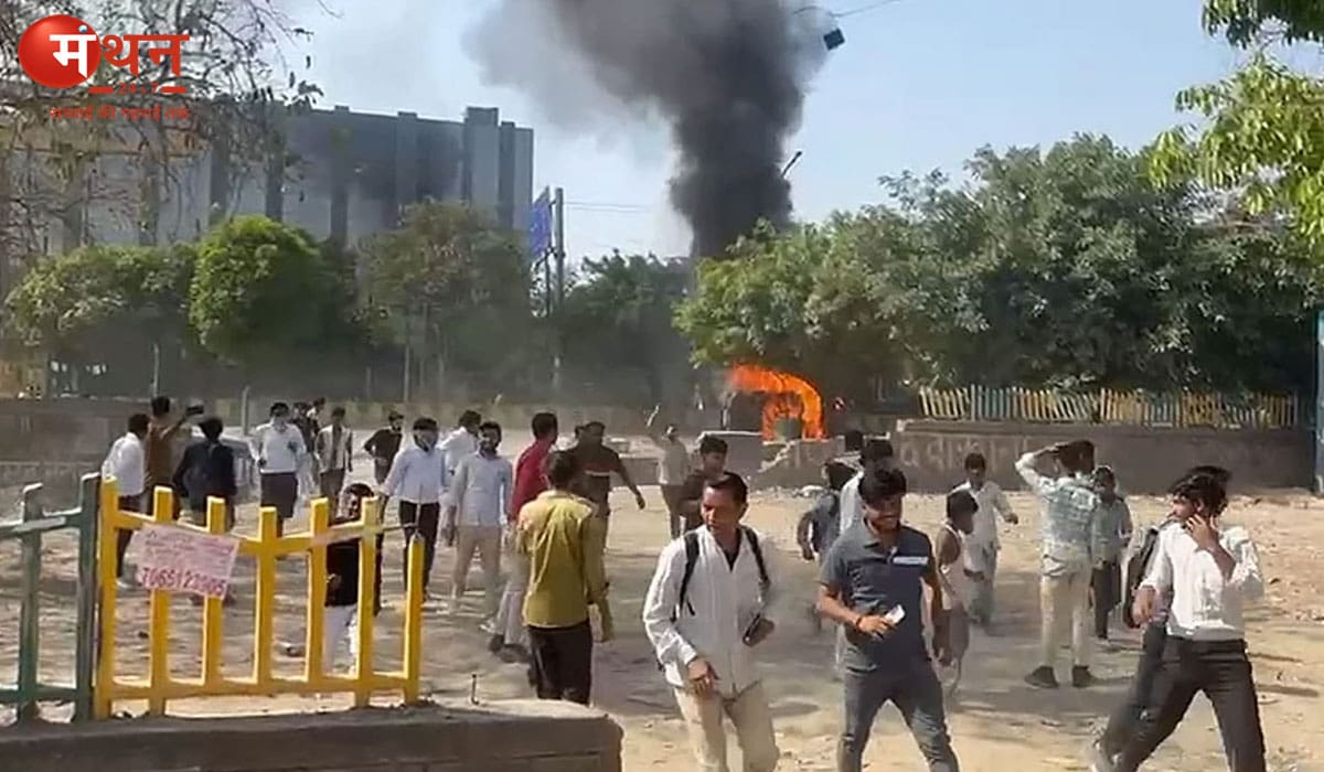 हापुड़ के पिलखुवा में वेतन वृद्धि को लेकर भड़के श्रमिक, प्रदर्शन के बाद हालात काबू में