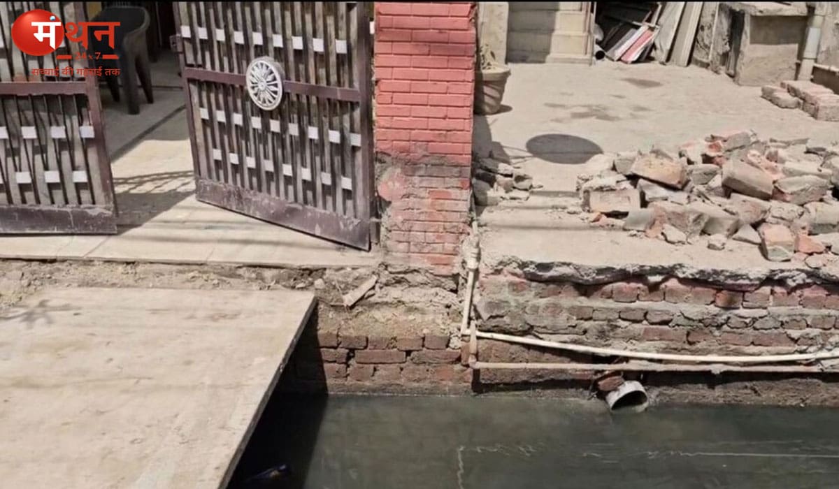 गाजियाबाद में नगर निगम की बड़ी लापरवाही: खुले नाले में गिरीं 70 वर्षीय बुजुर्ग, आधे घंटे तक दर्द से तड़पती रहीं